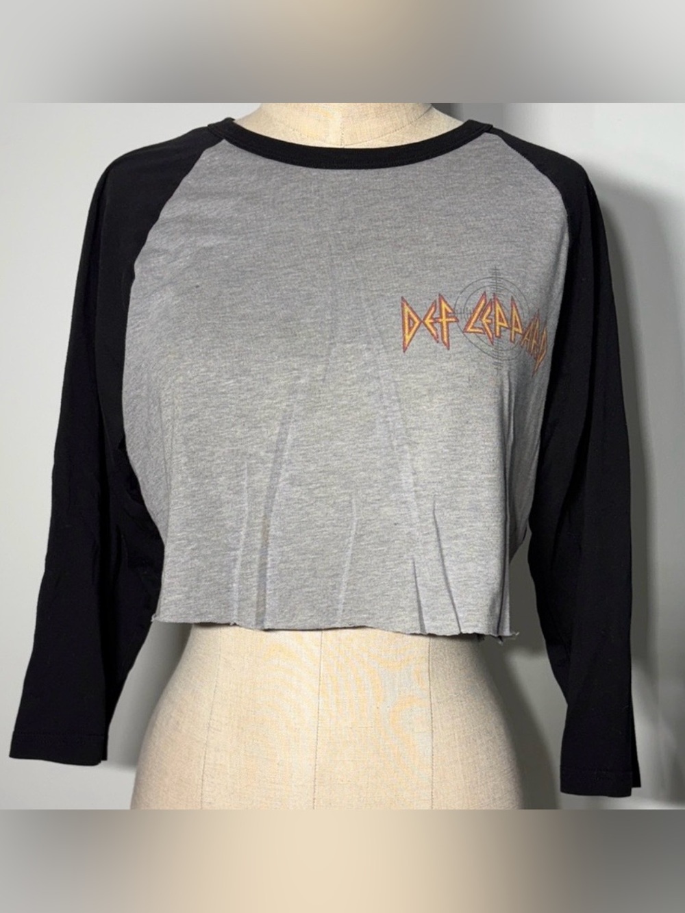 🖤 VINTAGE 🖤  Def Leppard Long Sleeve Crop Top Size Small 🖤
